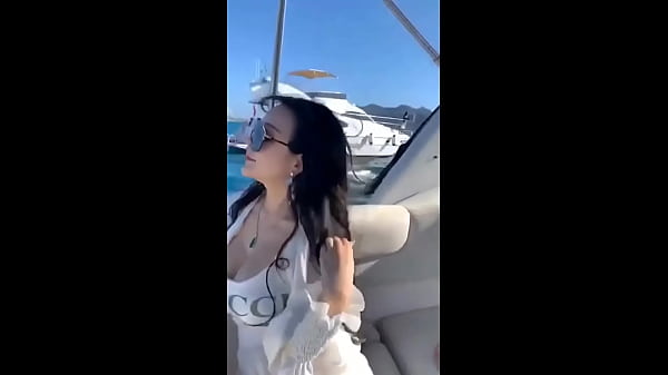 gái Tàu&comma;hình như là thế